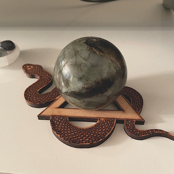 Beautiful labradorite sphere on a triangular snake display stand - Picture 1 of 4